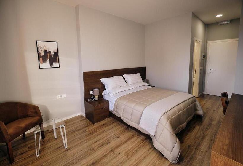 Standart Oda, In Center