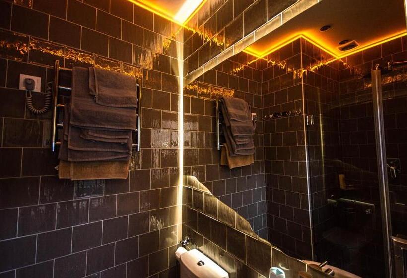 Standard Kolmen Hengen Huone, Kyiv Panorama Apartments Near Gulliver