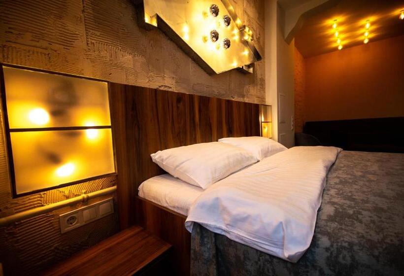 Standard Neljän Hengen Huone, Kyiv Panorama Apartments Near Gulliver