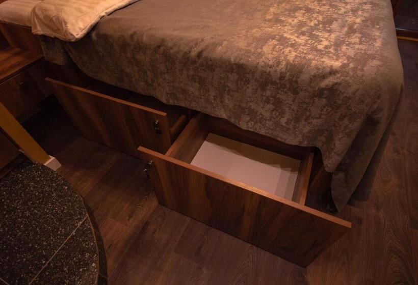 Standard Kolmen Hengen Huone Parveke, Kyiv Panorama Apartments Near Gulliver