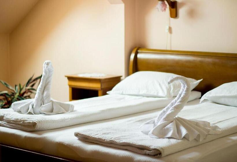 غرفة قياسية, Lilla Panzió