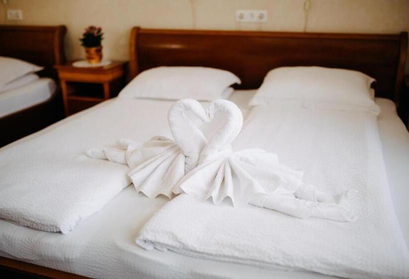 غرفة كومفورت ثلاثية, Lilla Panzió