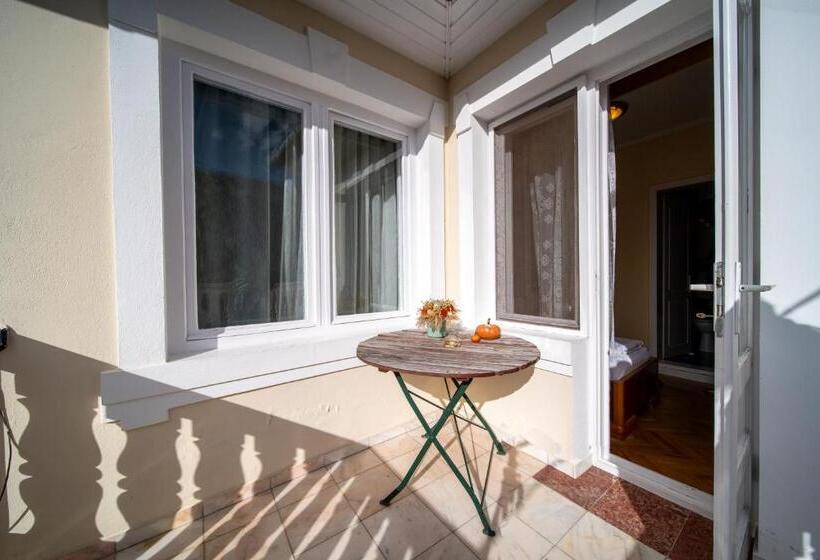 غرفة قياسية فردية مزودة بشُرفة, Lilla Panzió