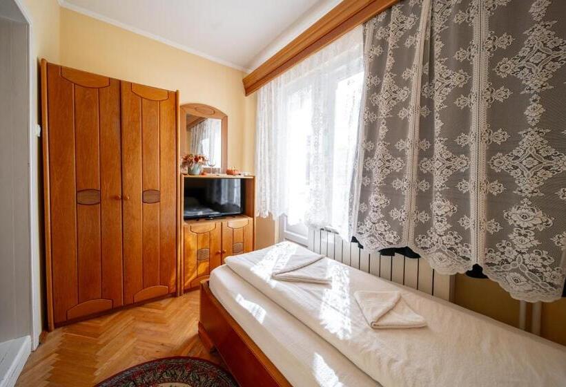 غرفة قياسية فردية مزودة بشُرفة, Lilla Panzió