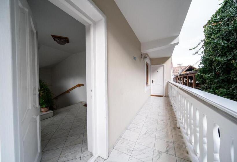 غرفة قياسية, Lilla Panzió