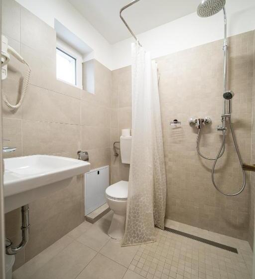 غرفة قياسية, Lilla Panzió