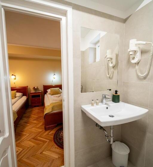 غرفة قياسية, Lilla Panzió