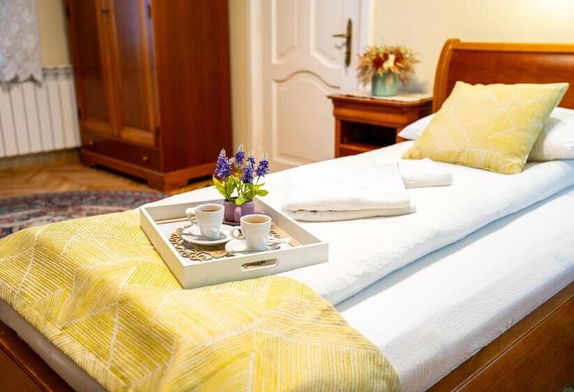 غرفة قياسية, Lilla Panzió