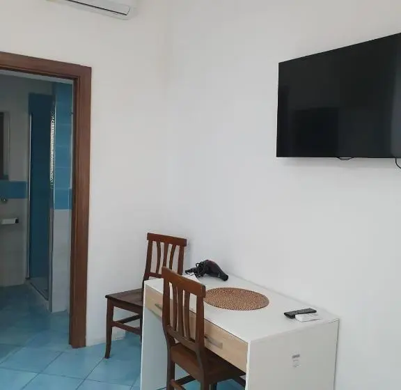 エコノミー４人部屋, Mareluna Ischia