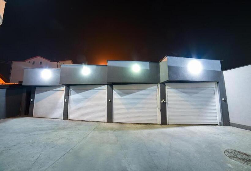 آپارتمان 1 خوابه, Motel Centar