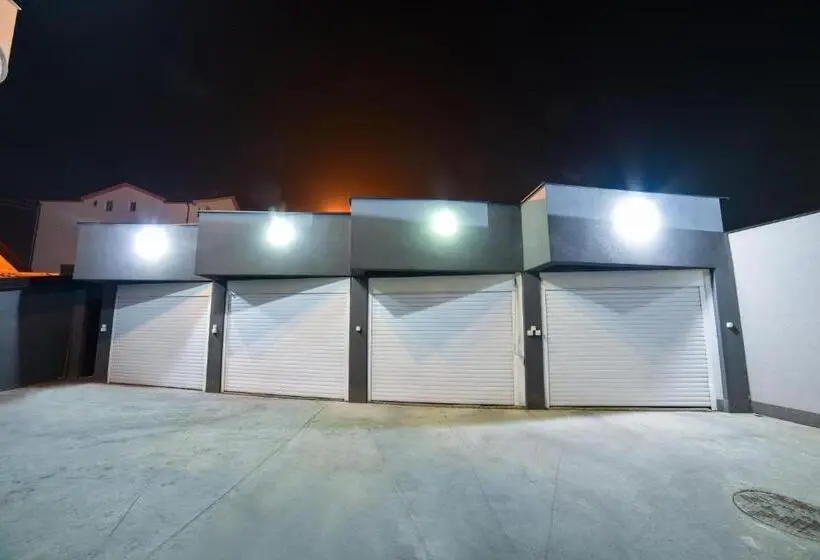 آپارتمان 1 خوابه, Motel Centar