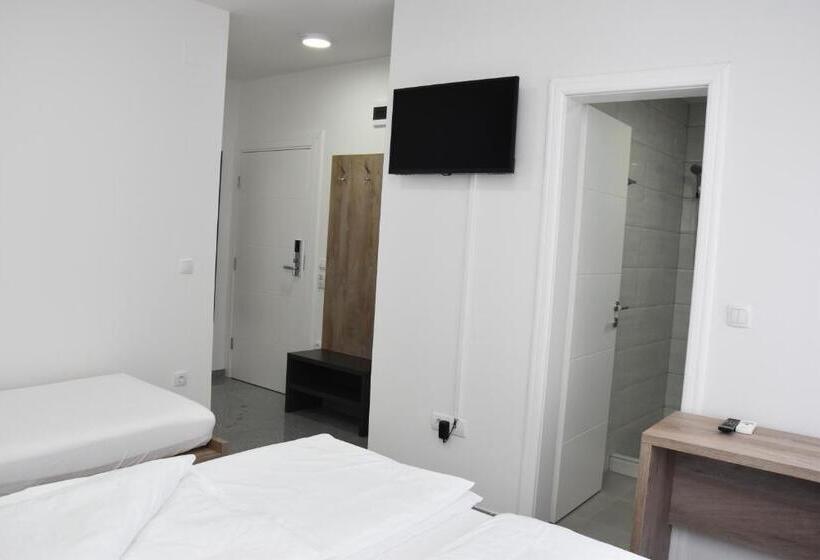 اتاق لوکس سه تخته, Motel Centar