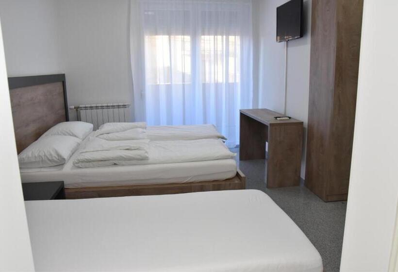 اتاق لوکس سه تخته, Motel Centar