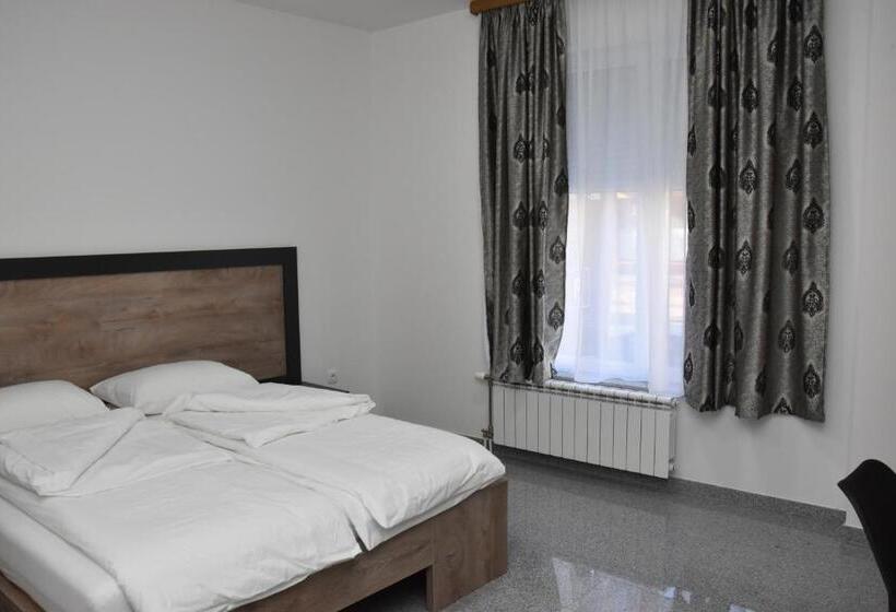 اتاق لوکس سه تخته, Motel Centar