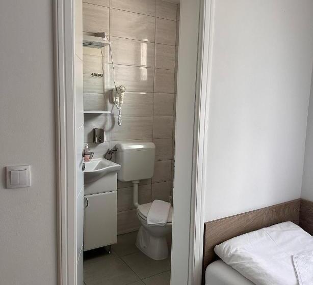 اتاق لوکس, Motel Centar