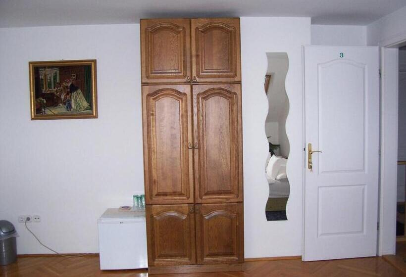 스탠다드 트리플 룸, Júlia Vendégház