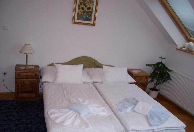 스탠다드 트리플 룸, Júlia Vendégház