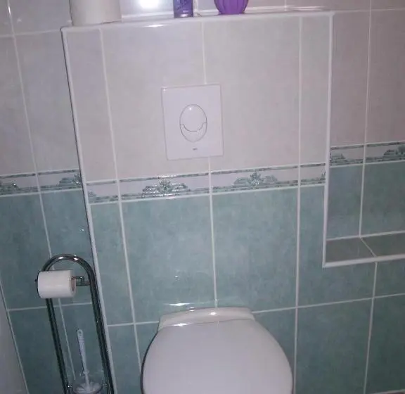 Standard Kolmen Hengen Huone, Júlia Vendégház