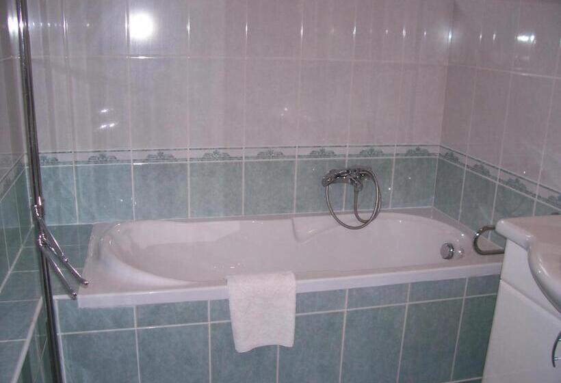 스탠다드 트리플 룸, Júlia Vendégház