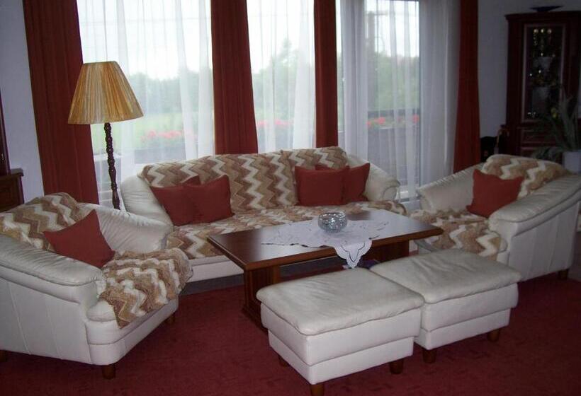 침실 2개 아파트, Júlia Vendégház