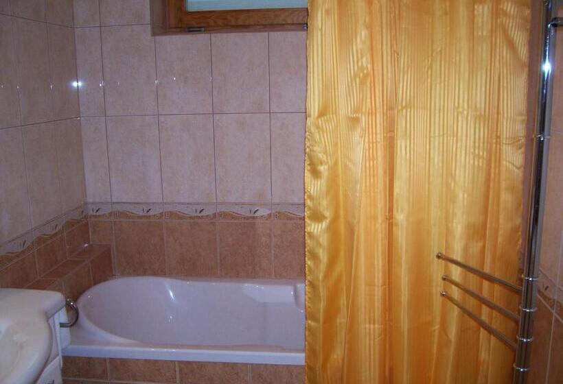 침실 2개 아파트, Júlia Vendégház