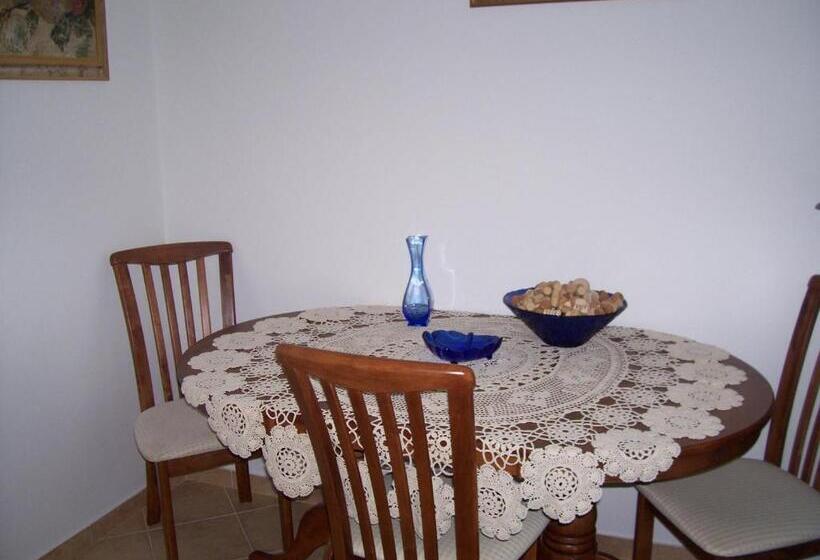 침실 2개 아파트, Júlia Vendégház