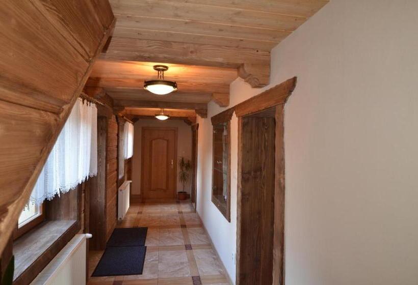 شقة غرفة واحدة, Privát Domino