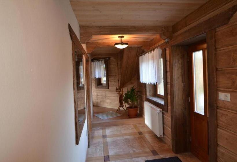 شقة غرفة واحدة, Privát Domino