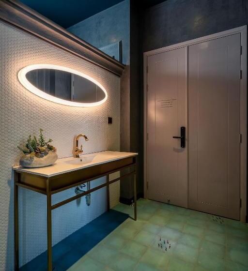 اتاق لوکس با بالکن, Le Jardin Secret Saigon