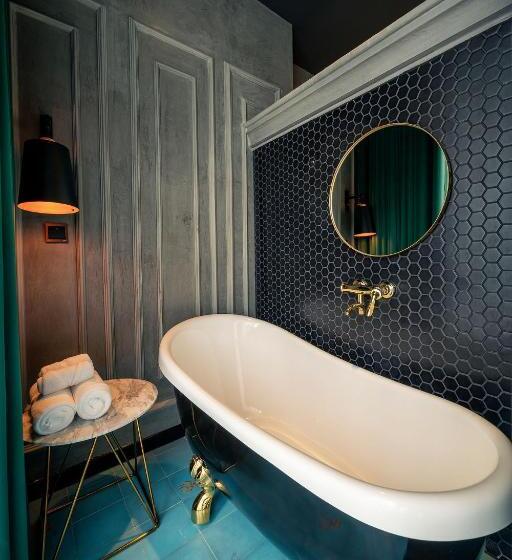 اتاق لوکس با بالکن, Le Jardin Secret Saigon