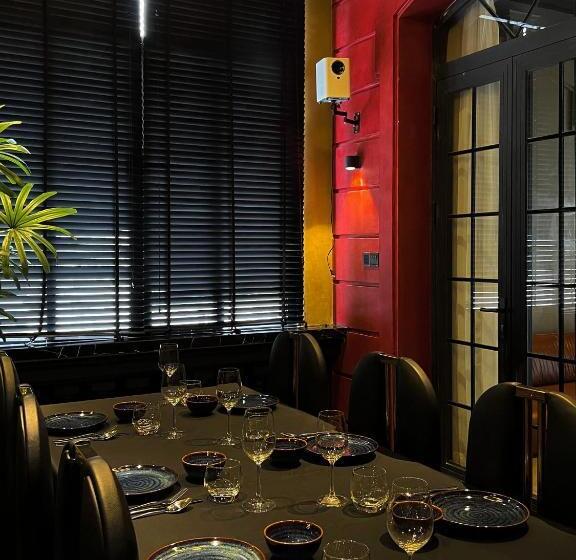 اتاق لوکس با بالکن, Le Jardin Secret Saigon