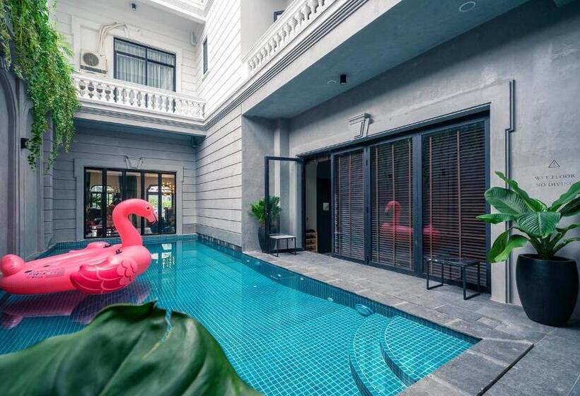 اتاق استاندارد با چشمانداز استخر, Le Jardin Secret Saigon