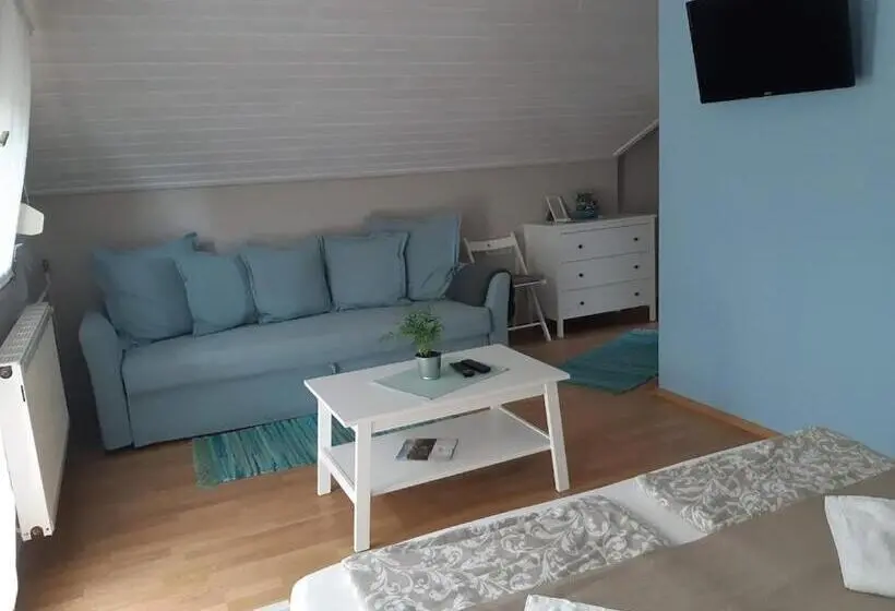 اتاق لوکس با بالکن, Pihi Vendégház