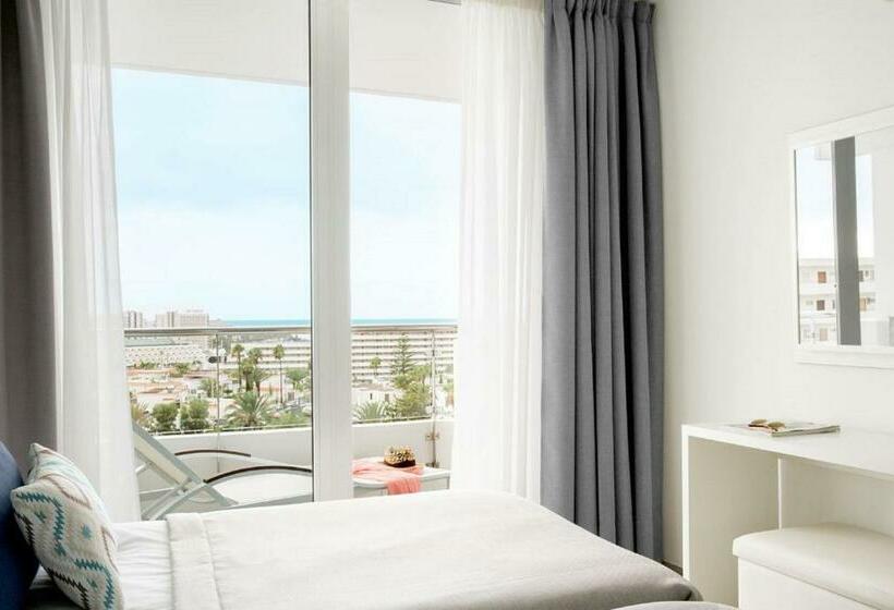 Люкс Вид на Бассейн, Coral Ocean View - Adults Only