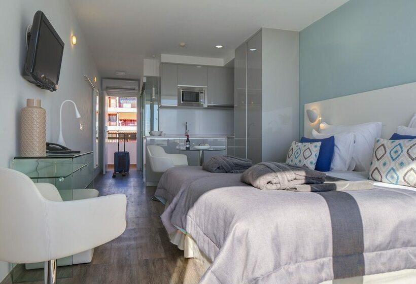 سوییت جونیور با چشمانداز استخر, Coral Ocean View - Adults Only