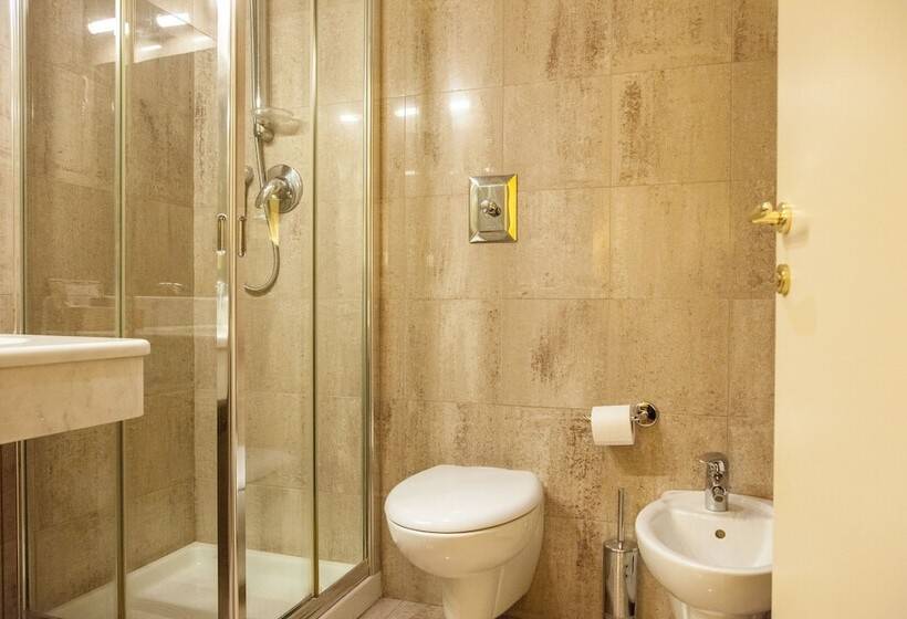 اتاق اکونومی, Benivieni