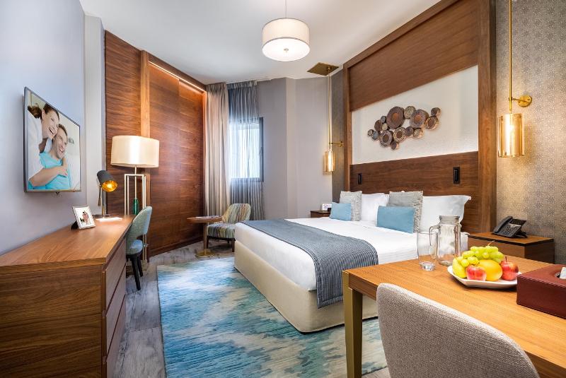 غرفة قياسية ثلاثية, Delle Nazioni