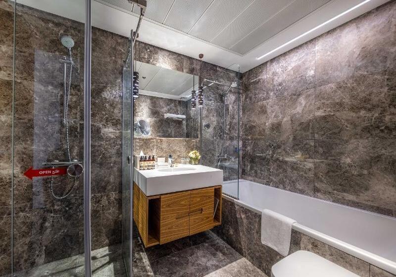 غرفة قياسية ثلاثية, Delle Nazioni