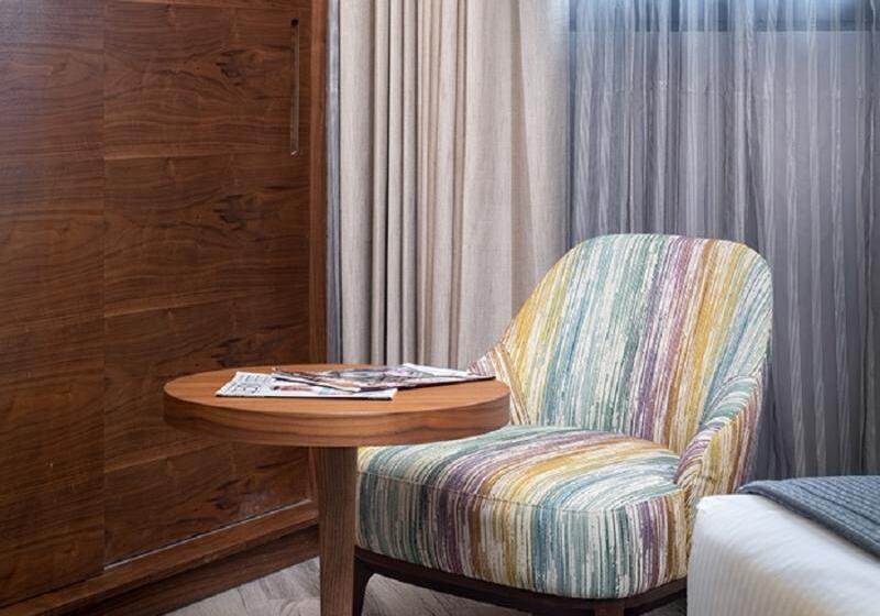 غرفة قياسية ثلاثية, Delle Nazioni