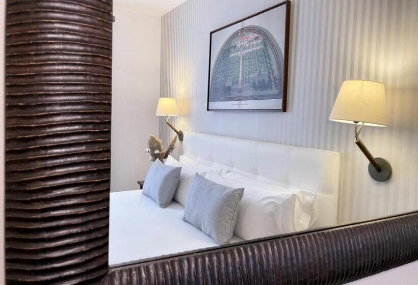 غرفة عائلية, Fontanals Golf