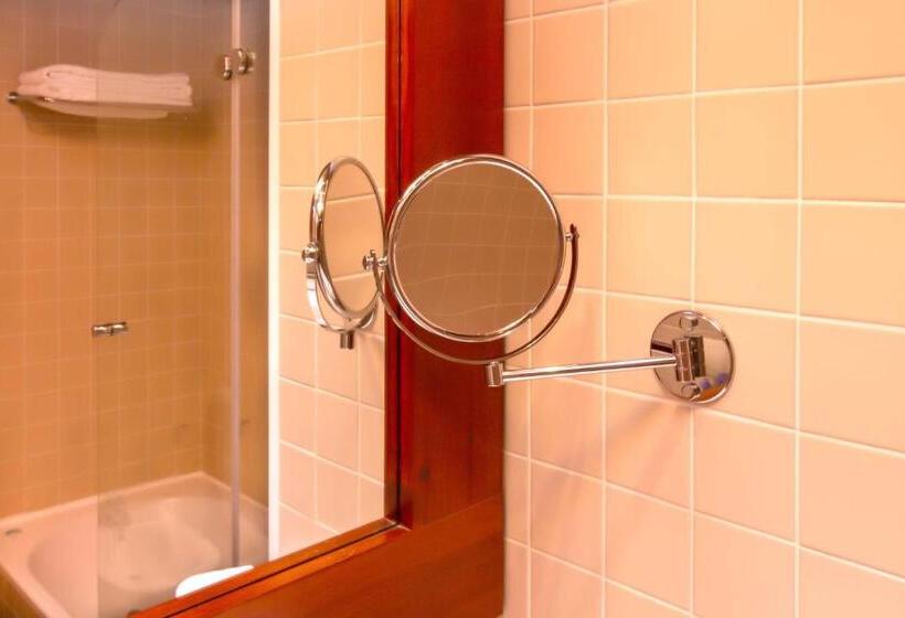 غرفة قياسية, Fontanals Golf