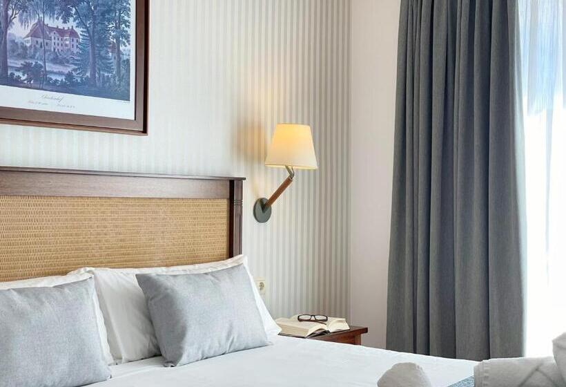 غرفة قياسية, Fontanals Golf