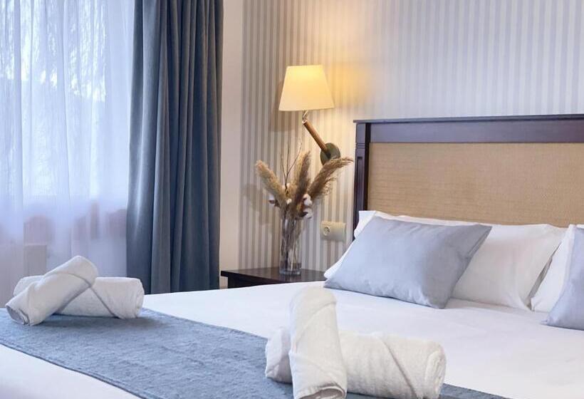 غرفة قياسية ثلاثية, Fontanals Golf