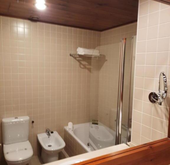 غرفة عائلية, Fontanals Golf