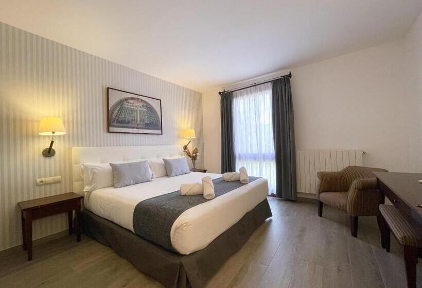 غرفة قياسية, Fontanals Golf