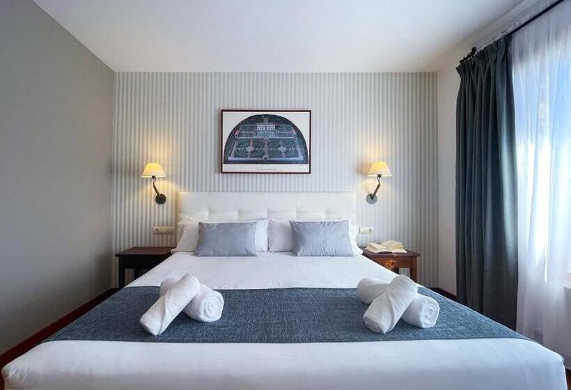 غرفة قياسية, Fontanals Golf