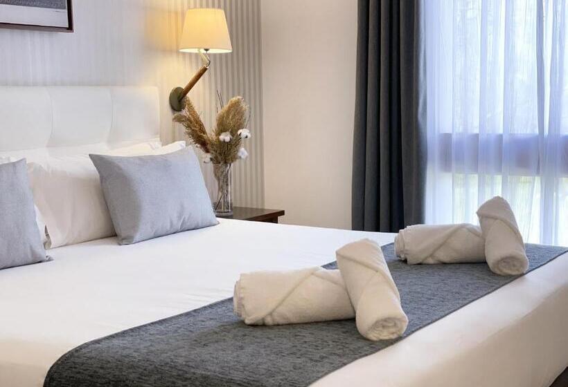 غرفة قياسية, Fontanals Golf