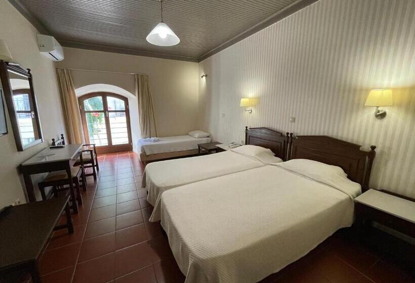 标准三人间, Fortezza