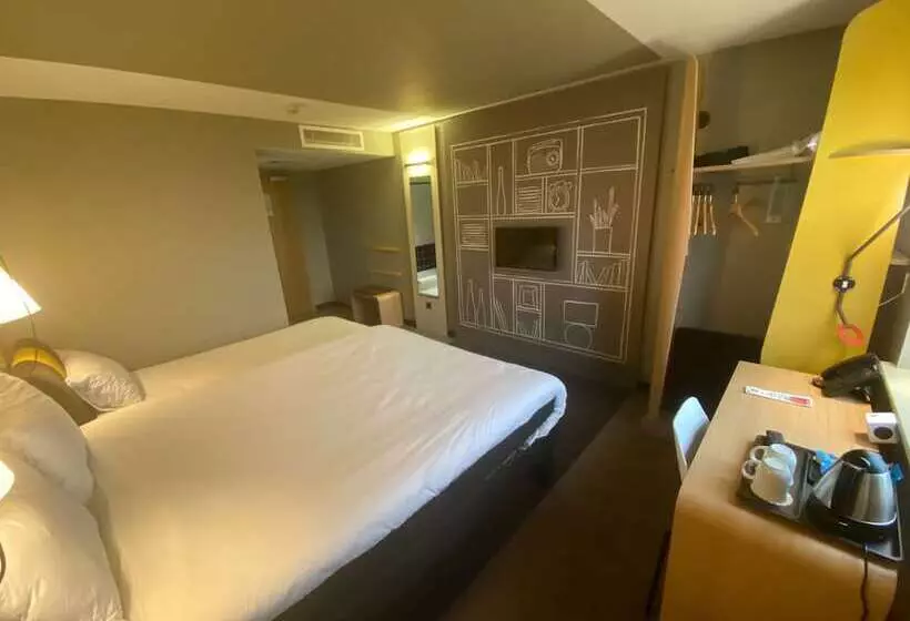 ファミリールーム, Ibis Rugby East