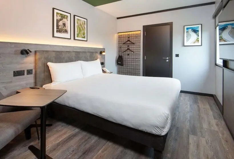 身障者適用スタンダードルーム, Ibis Styles London Gatwick Airport